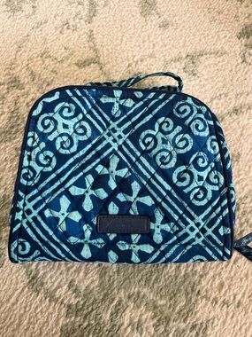 Vera Bradley Navy and Light Blue Quilted Travel Jewelry Organizer